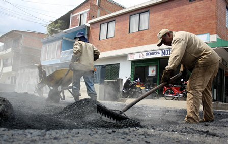 Vecinos de zona del Paso del Comercio trabajaron con la Alcald�a para pavimentar una de las calles