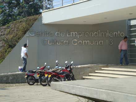 Primera muestra cultural y empresarial en el Centro Cultural de la Comuna 13