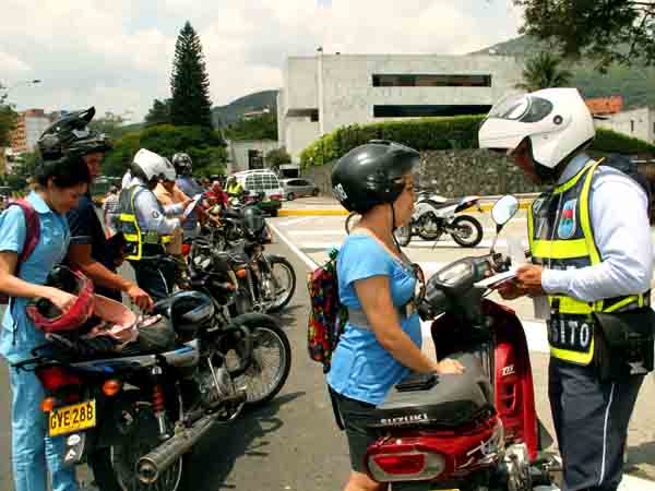 M�s guardas de tr�nsito y recursos para mejorar la movilidad en el fin de a�o