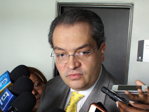 Ministro del Interior habla de f�rmula para atraer inversi�n extranjera