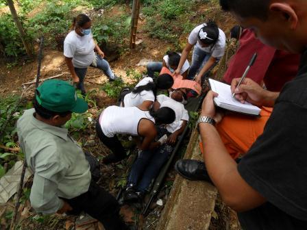 Habitantes de la Comuna 18 se capacitaron en prevenci�n y apoyo de emergencias en zonas de alto riesgo