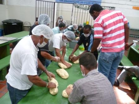 100 habitantes de la calle retoman el rumbo de sus vidas