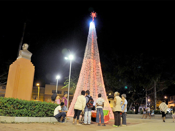 En los parques La Horqueta y de El Ingenio, se instalaron los primeros gigantes