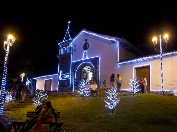 Iglesias coloniales de Cali, con el resplandor de la Navidad