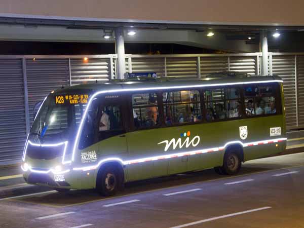 A 10 buses del MIO les han robado las luces navide�as