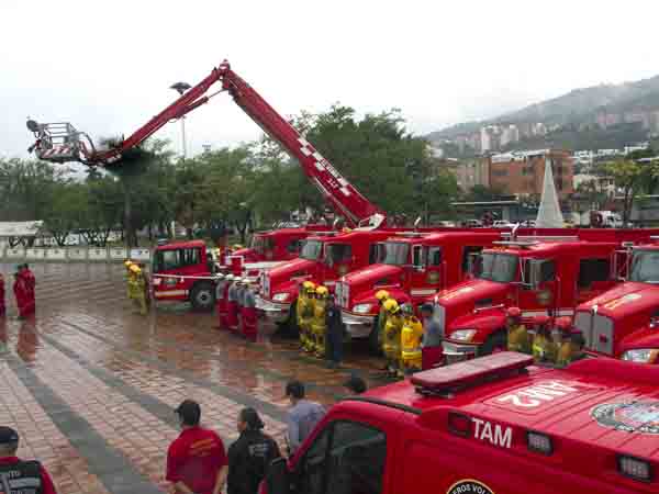 �Cali est� a la vanguardia en veh�culos y equipamiento a bomberos�: Alcalde