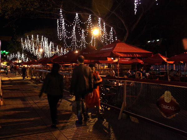 Las tascas ya abrieron sus puertas al p�blico: pre�mbulo de la Feria de Cali