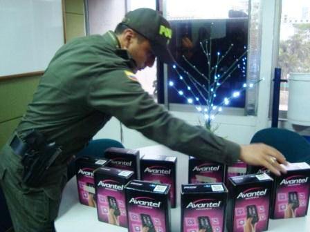 Nuevos equipos de comunicaci�n a la Polic�a para cubrir fiestas navide�as y la Feria de Cali