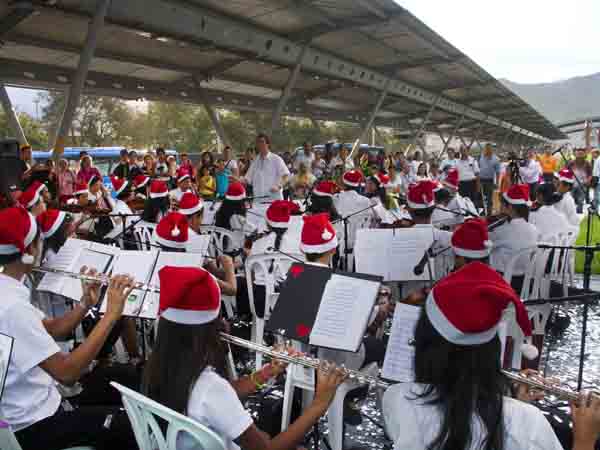 Cali Pachanguero, con sonidos de violonchelos y violines: concierto de la Orquesta Sinf�nica Infantil y Juvenil Notas de Paz, en terminal del MIO
