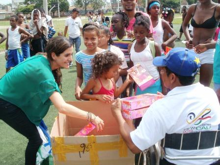 Tarde de fiesta y regalos para hijos de recicladores
