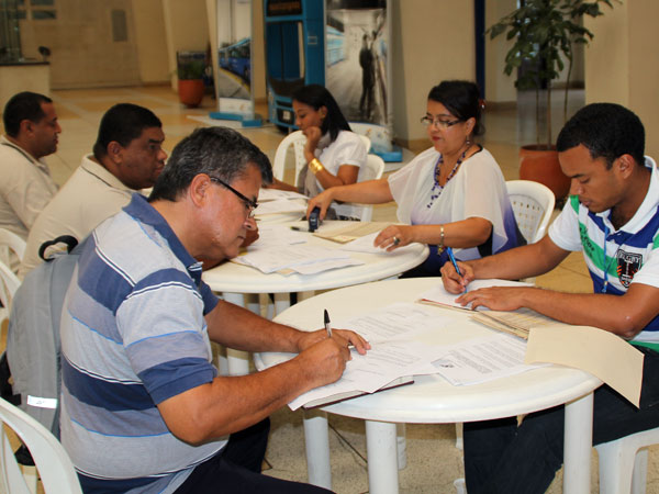 El alcalde Guerrero y el MIO, les dan la mano a los conductores del servicio colectivo