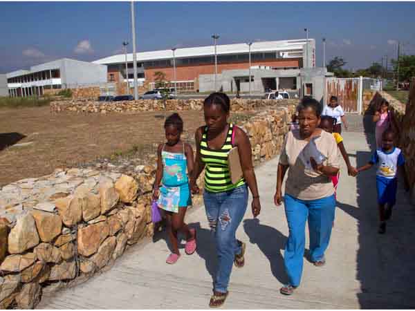 Los primeros ni�os matriculados en colegio p�blico de Mojica disfrutar�n un parque de diversiones