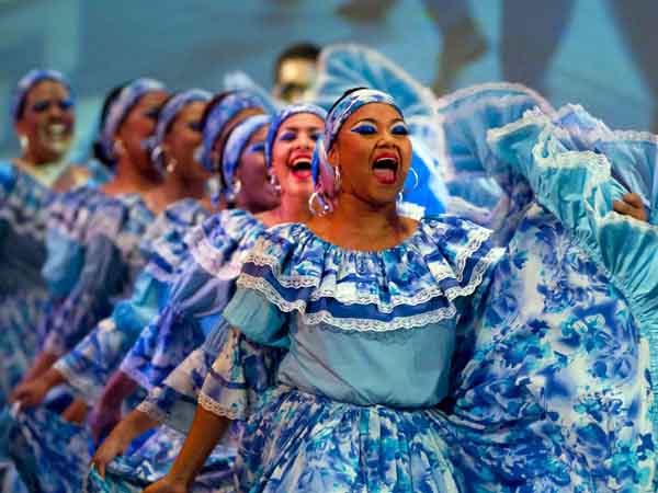 Cali muestra al mundo una programaci�n rica en cultura: gala por la Agenda Cultural del 2013