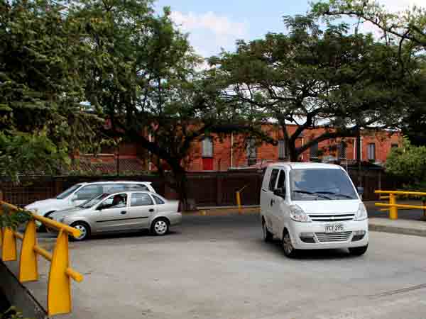 La Alcald�a reabre puente vehicular en la calle 52 con avenida 4N