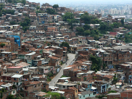 La Alcald�a impulsa obras viales en la ladera; proyectos benefician a la Comuna 20