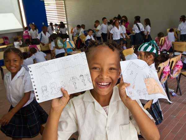 1.068 estudiantes estrenaron la instituci�n educativa Isa�as Duarte Cancino