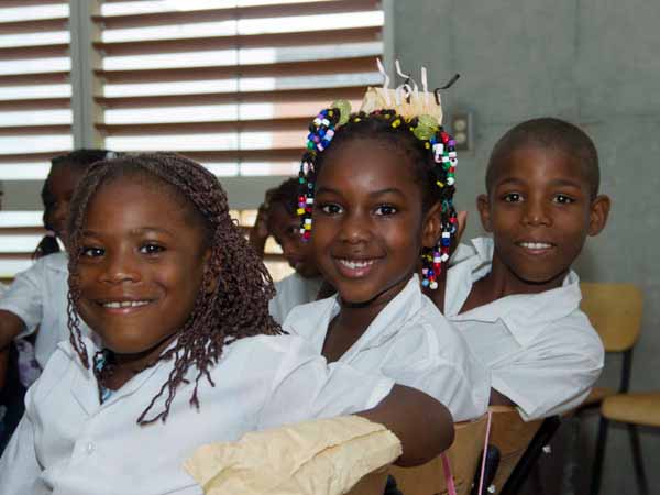 El colegio Isa�as Duarte Cancino, de puertas abiertas a la comunidad: este domingo, inscripciones, vacunaciones y actos culturales