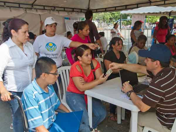 Proceso de bancarizaci�n a titulares de M�s Familias contin�a en la Asesor�a de Paz de Cali