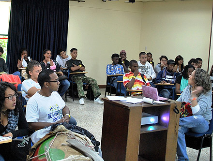 J�venes afrodescendientes podr�n acceder a becas para educaci�n superior