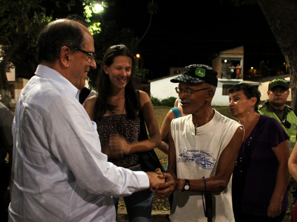 Vecinos de la comuna 6 vuelven a apropiarse de sus parques y zonas verdes con nueva iluminaci�n
