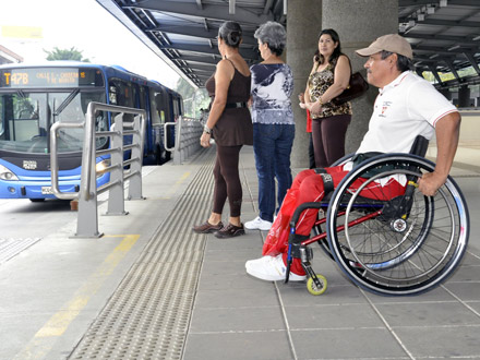 Metrocali garantiza movilidad de discapacitados