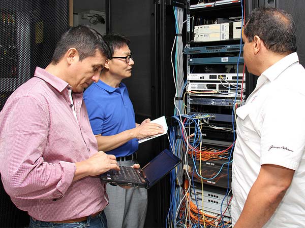 Con tecnolog�a coreana, Cali fortalece su red de datos