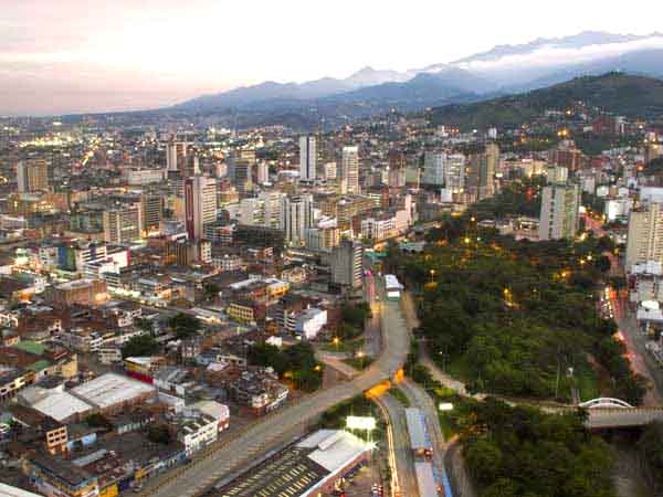 30 l�deres de 17 pa�ses conocieron en Cali experiencias de empresarios que apoyan a personas desmovilizadas
