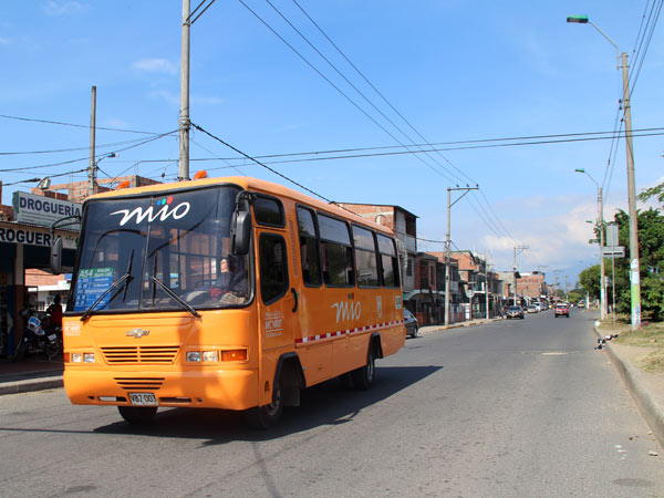 Para mejorar regularidad, dos rutas naranja del M�O prestar�n servicio con bus complementario