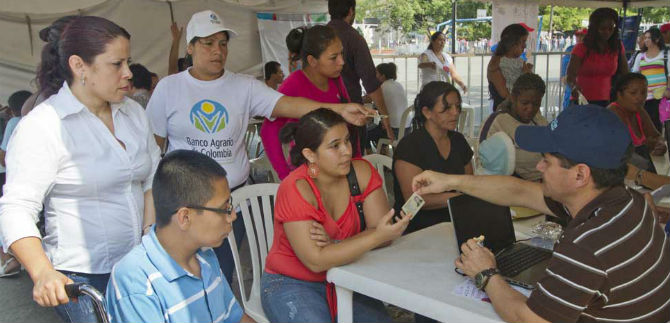 M�s plazo a M�s Familias en Acci�n para registros escolares; les pagan salud
