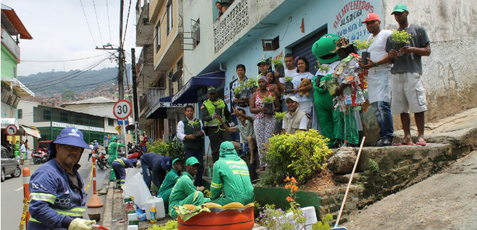Jornada integral de recuperaci�n dej� un colorido jard�n en el barrio El Cortijo