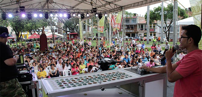 Corfecali cerr� con broche de oro el mes de las madres