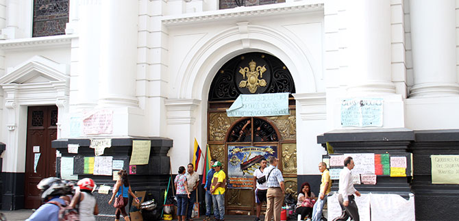 Alcald�a dio garant�as  para desalojo de la Catedral de San Pedro
