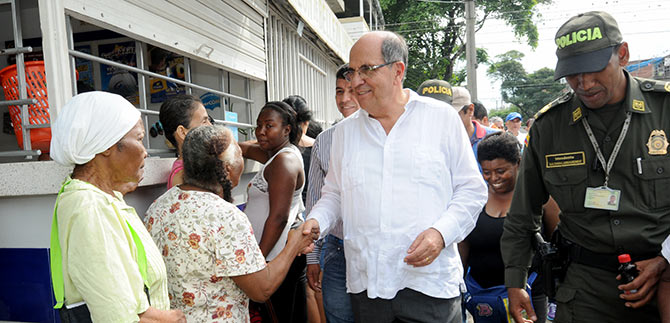 Con m�s salud, deporte, educaci�n y mejores v�as, la comuna 21 progresa