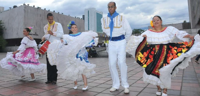 Est�mulo es Pazifico, en la Gala Inaugural del Mercedes Monta�o