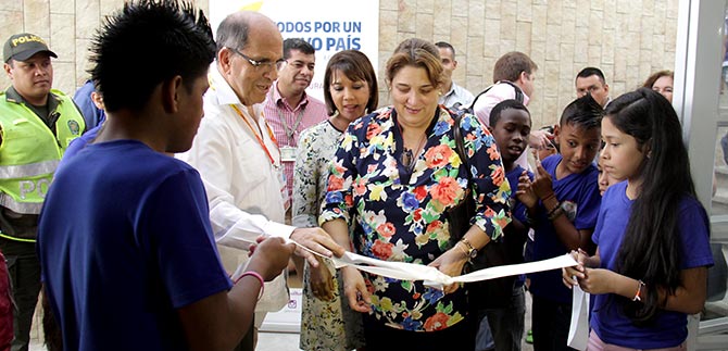 Cale�os de la ladera sur estrenan nuevo complejo cultural; favorece la comuna 18