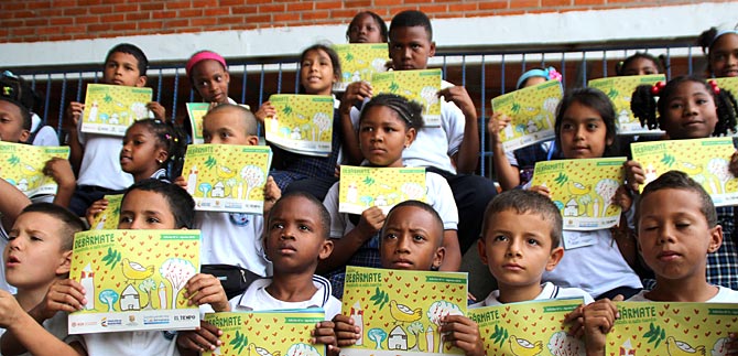 Madre de 80 hijos, protagonista de cartilla Des�rmate, Med�tele a este Cuento