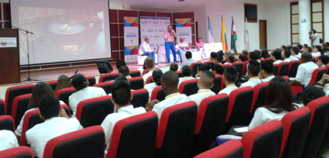 Tradiciones musicales del Pac�fico sur, presentes en El Petronio