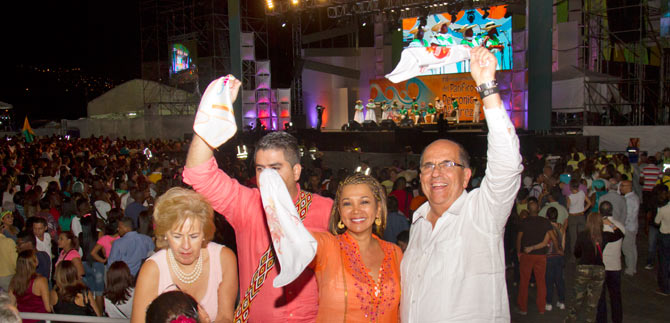 Alcalde de Cali disfrut� con el Petronio y celebr� el comportamiento de los asistentes