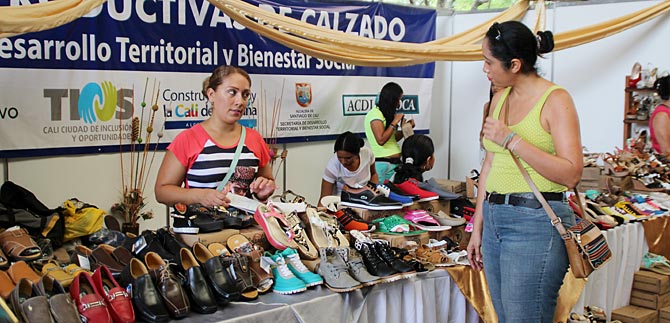 M�s de 11.000 cale�os estrenaron calzado con la Feria Social