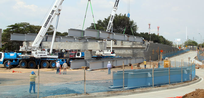 Se inicia montaje de vigas de puente a desnivel en la salida de Cali a Palmira