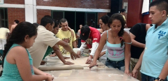 Con el arte, j�venes de la comuna 20 encuentran nuevas opciones de vida