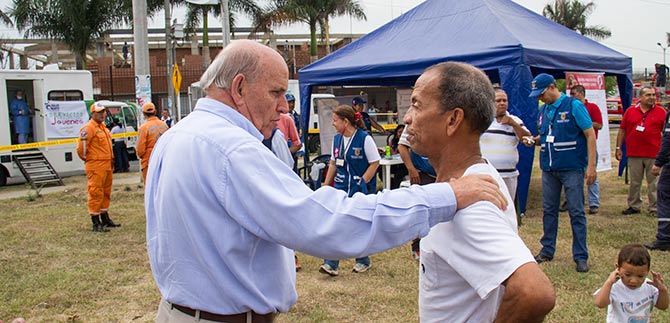 Alcalde Armitage lider� acciones sociales en Potrero Grande