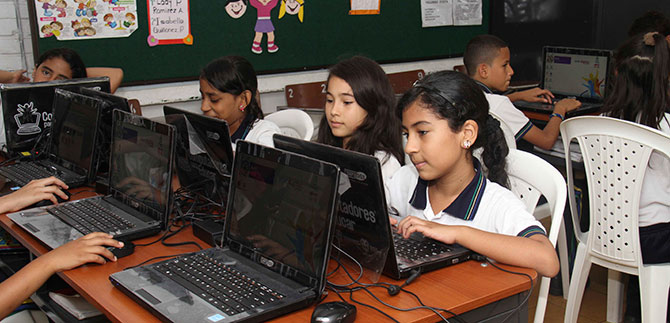 Se gestionan recursos para la construcci�n de  10 Megacolegios