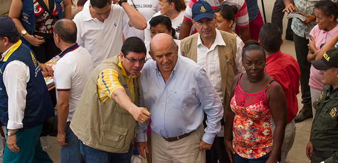 Armitage escuch� a habitantes de la Comuna 14 en Brigada de Servicios