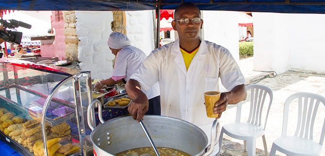 En Viernes Santo, cale�os y visitantes a disfrutar del Mercado Divino