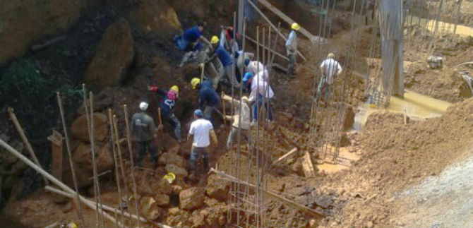 Secretar�a del Riesgo y organismos de socorro apoyan rescate de obrero atrapado por alud