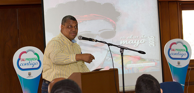 Los negros no podemos seguir actuando como esclavos: Oscar Gamboa