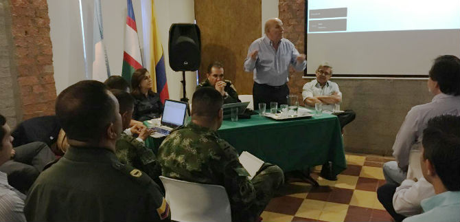 Comerciantes del Barrio El Pe��n acuerdan trabajar con autoridades para mejorar convivencia