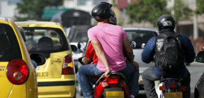 Se podr�an endurecer  sanciones a motociclistas con parrillero hombre