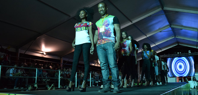 La Pasarela del Petronio se luci� en la noche Pac�fica